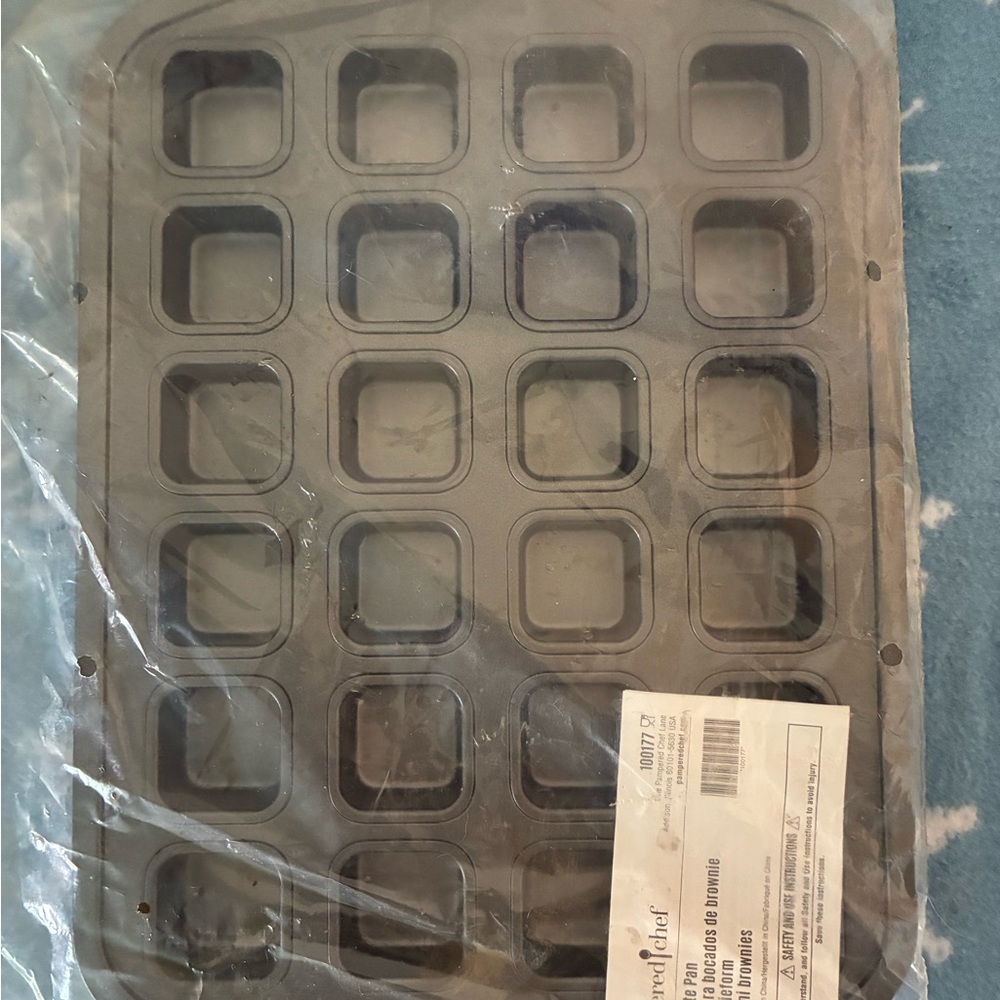 The Pampered Chef Nonstick Brownie Pan - Black